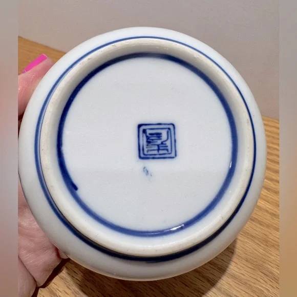 Vintage Blue Floral Ceramic trinket box with lid - Picture 7 of 7